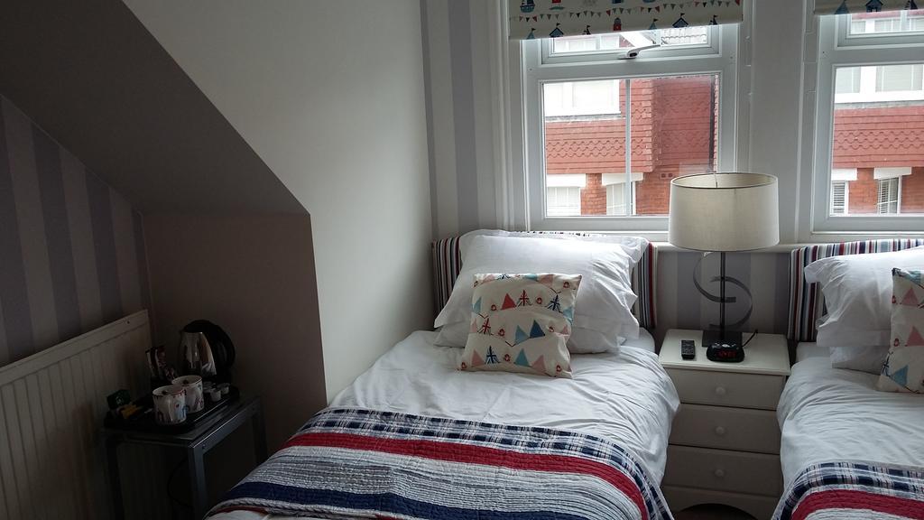 Cambridge House Guest House Eastbourne Rum bild