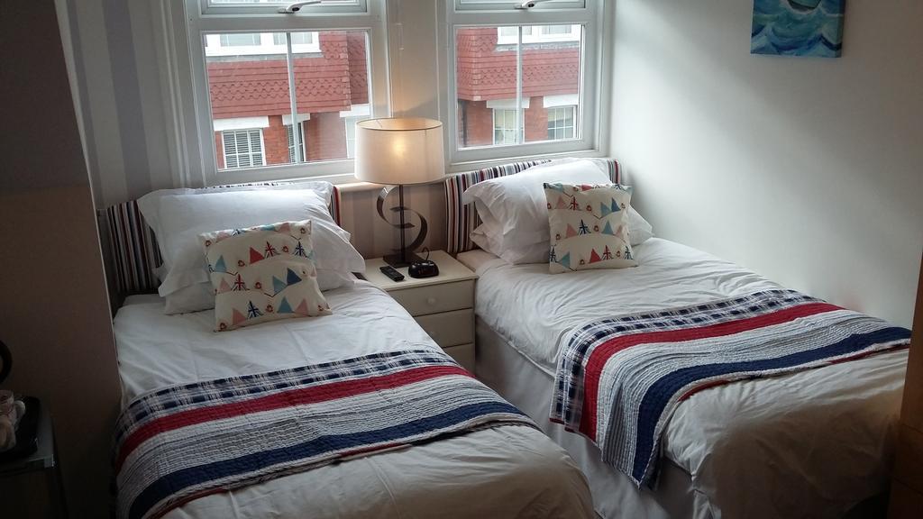Cambridge House Guest House Eastbourne Rum bild