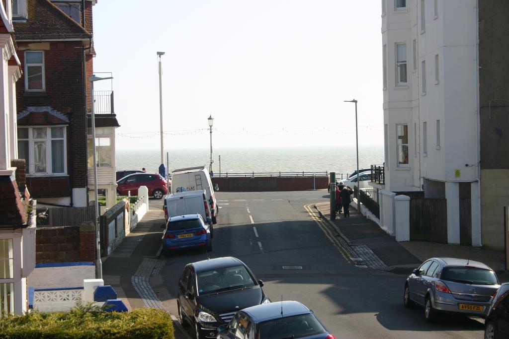 Cambridge House Guest House Eastbourne Exteriör bild