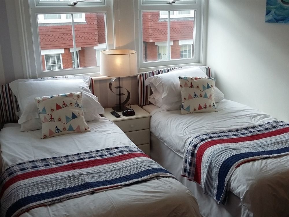 Cambridge House Guest House Eastbourne Exteriör bild